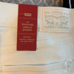 White Levi’s 14 W32 311 Shaping Ankle Skinny